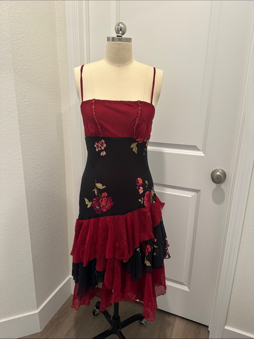 Red and Black Floral Tiered Spaghetti Strap Dress Mexico y2k fairy boho vintage